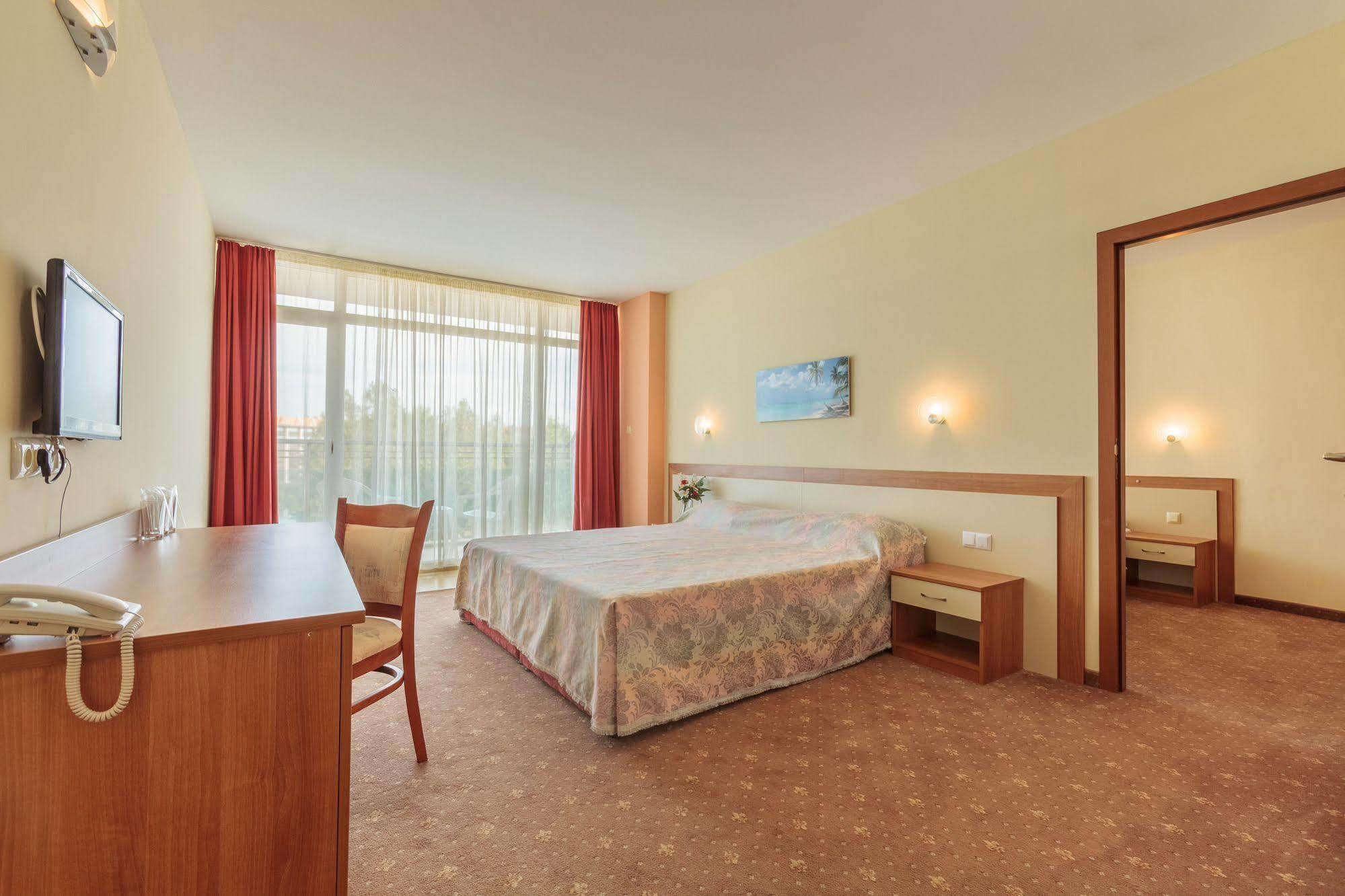 Hotel Riagor Slântsjev Brjag Eksteriør bilde